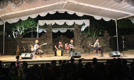 Lolot Perform