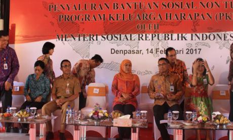Program Keluarga Harapan oleh Mentri sosial Republik Indonesia