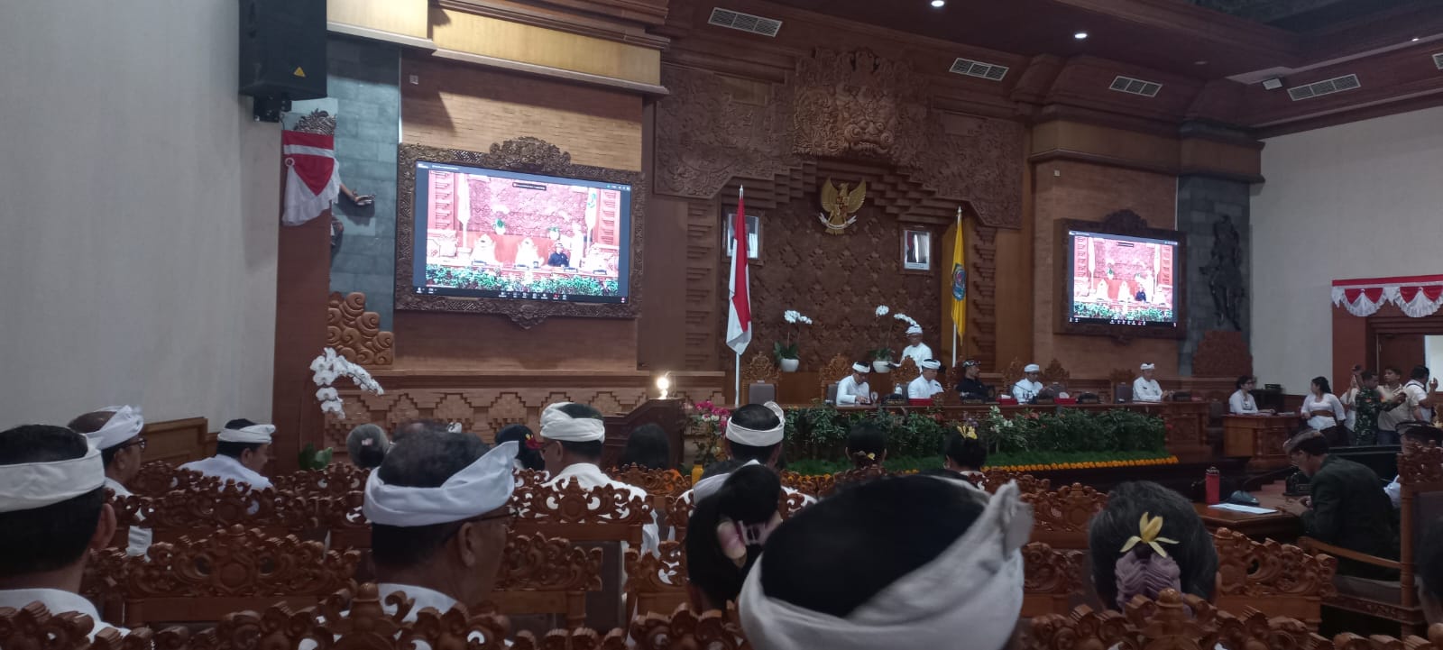 Rapat Paripurna ke-13 Masa Persidangan II yang berlangsung di Ruang Sidang Utama DPRD Kota Denpasar