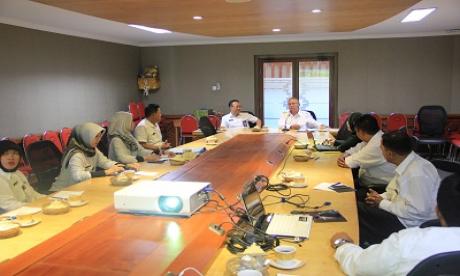kujungan kerja dari Mojokerto ke ruang rapat