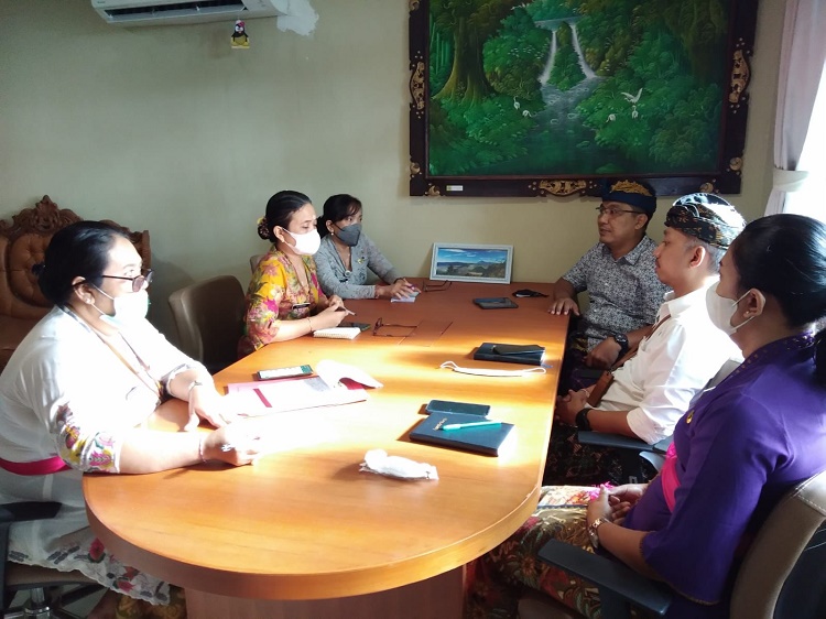 Rapat Bakti Penganyar Purnamaning Sasih Katiga di Pura Penataran Agung Rinjani