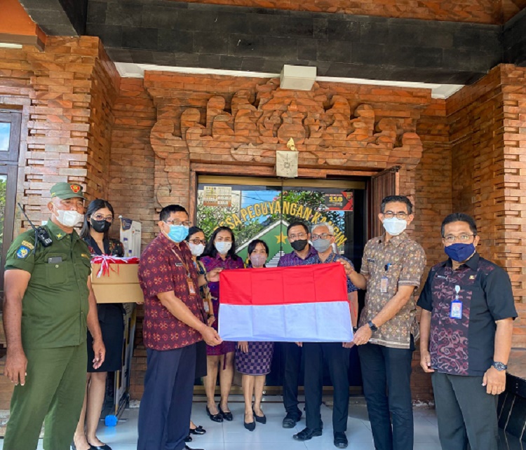 Gerakan Sejuta Bendera Ke Desa Peguyangan Kangin