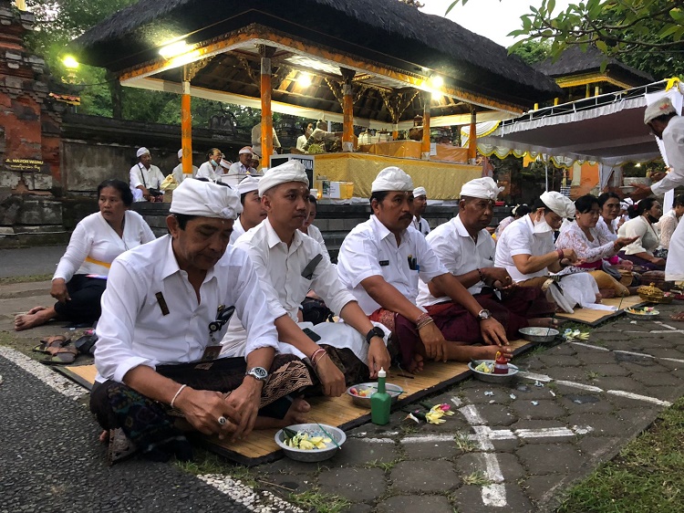 BHAKTI PENGANYAR LAN PENYINEBAN RING PURA AGUNG JAGATNATHA