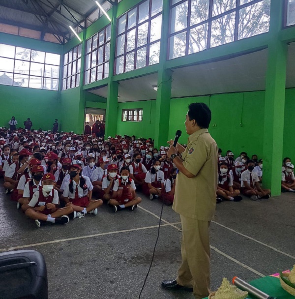 Kolaborasi Kominfos di MPLS SMPN 4 Denpasar