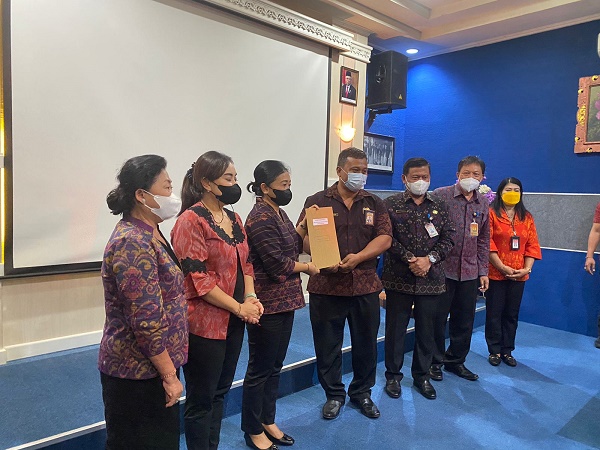 Pelatihan Pembuatan Kue & Bahasa Isyarat serta Penyerahan Hadiah dan Pengenalan E-Library