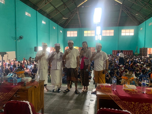 Kolaborasi Kominfos di MPLS SMP Negeri 2 Denpasar Dan SMP Negeri 15 Denpasar