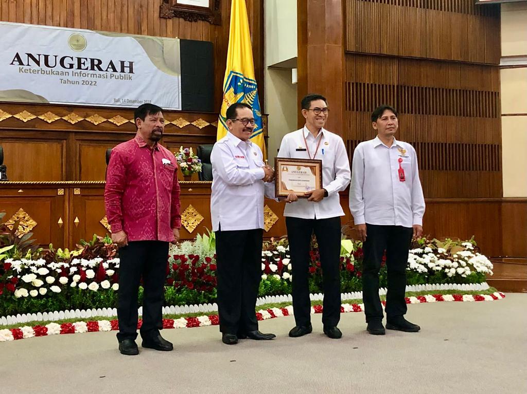 Akhir Tahun, Diskominfos Raih 2 Penghargaan 