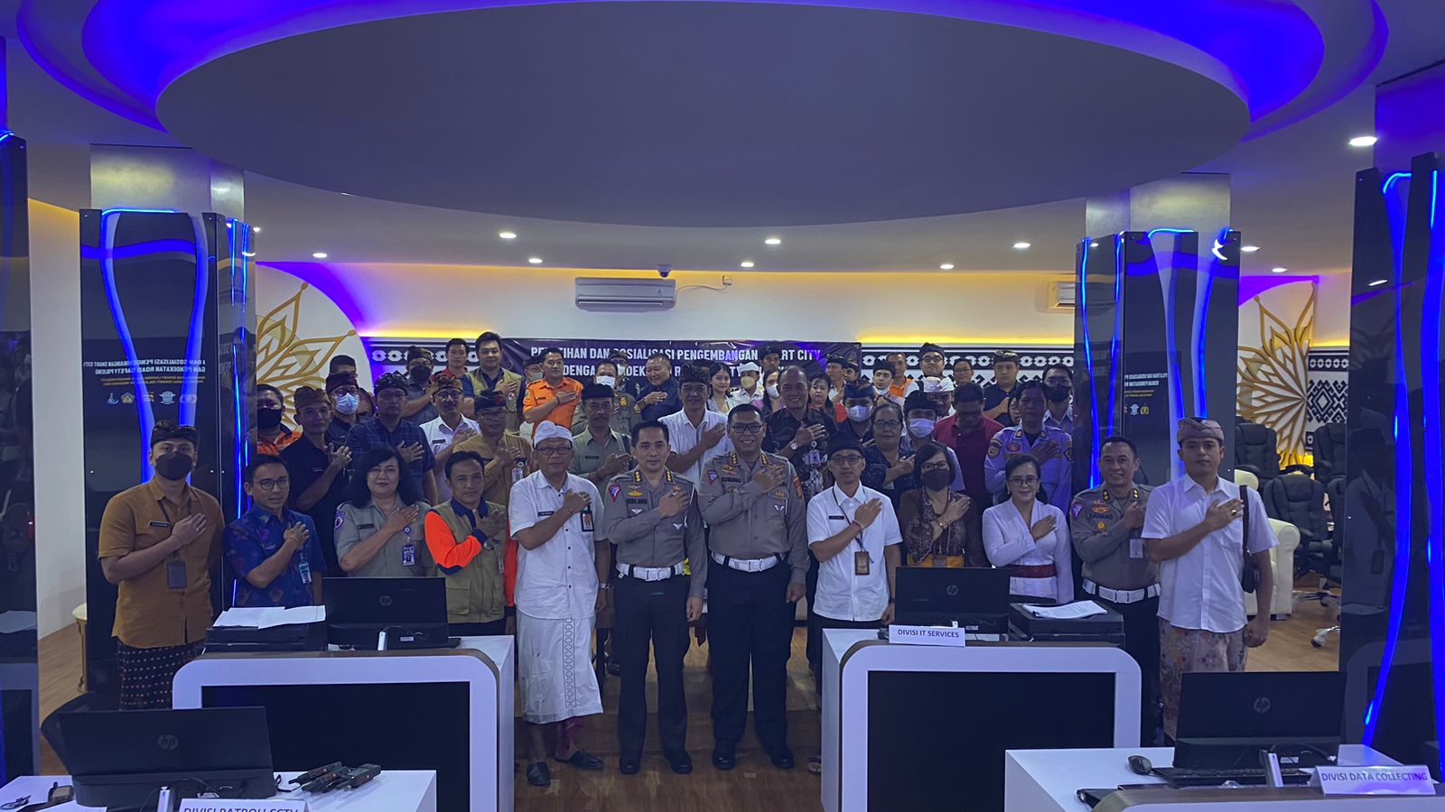 Menghadiri sosialisasi dan pelatihan smart city bali