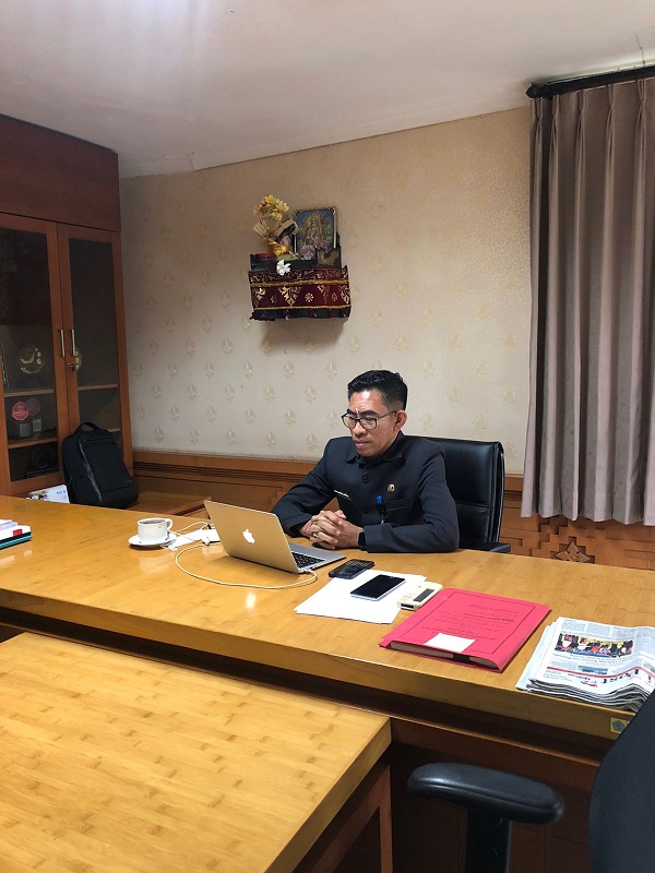 Rapat sidang paripurna ke - 8