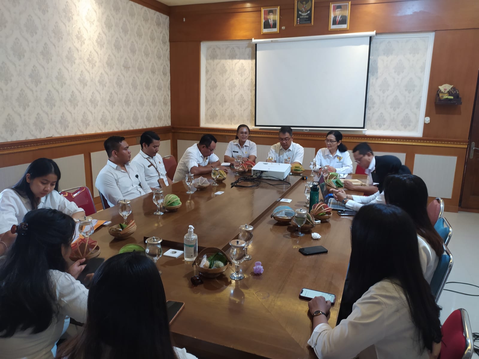 rapat pengelolaan data dan informasi publik