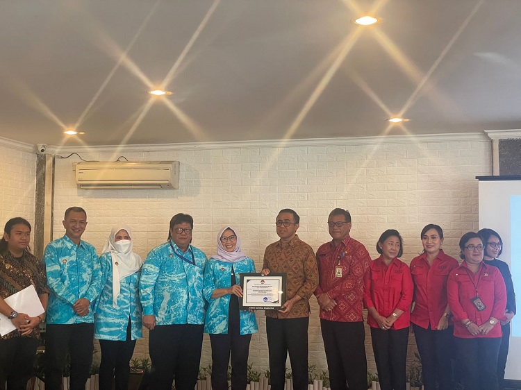 Penyerahan Anugerah Prakarsa Inklusi (API) Komisi Nasional Disabilitas kepada Pemkot Denpasar