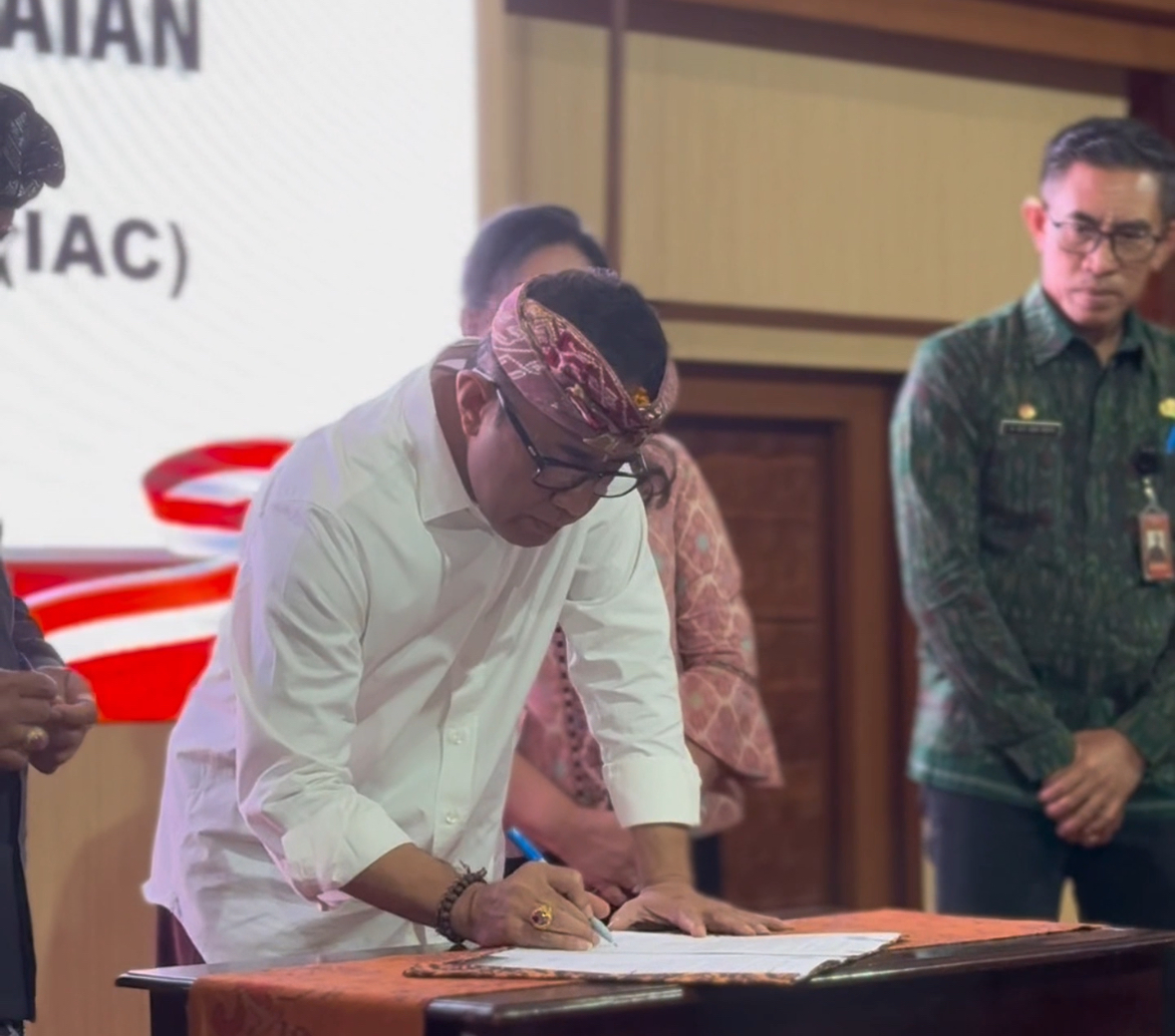 Penyerahan Penghargaan SAKIP & Penandatanganan Piagam Audit Intern 2025