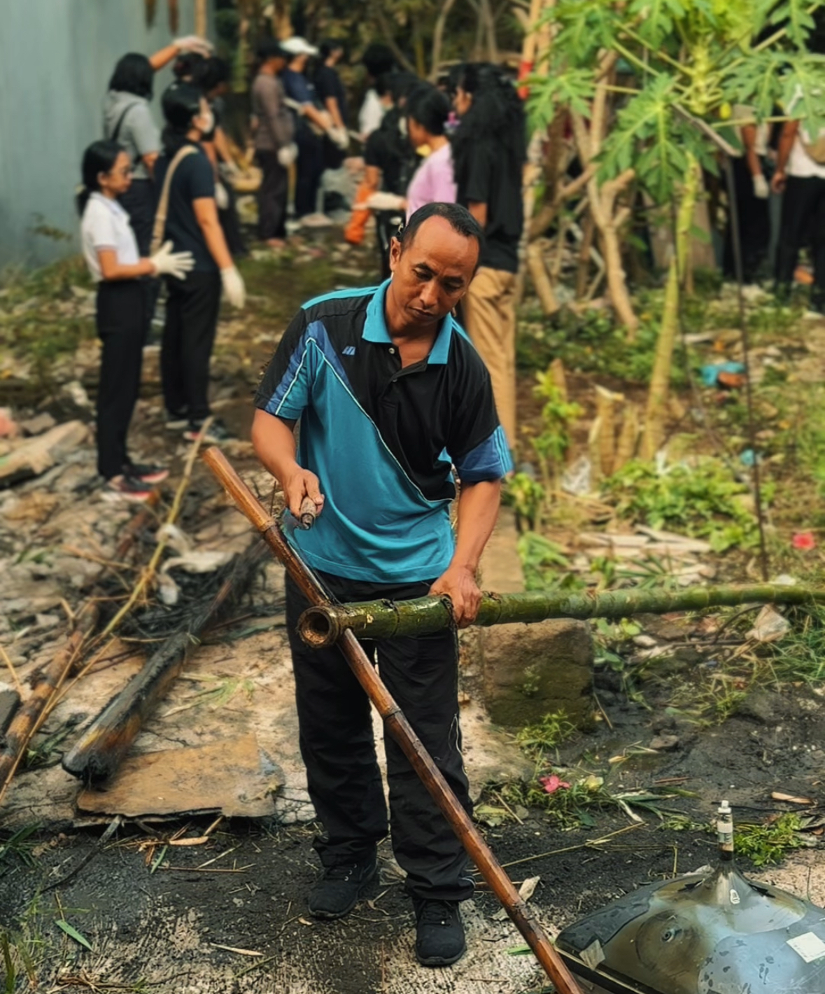 Dinas Kominfos Kota Denpasar melakukan aksi Bergerak Serentak Demi Denpasar di Desa Peguyangan Kangin. 