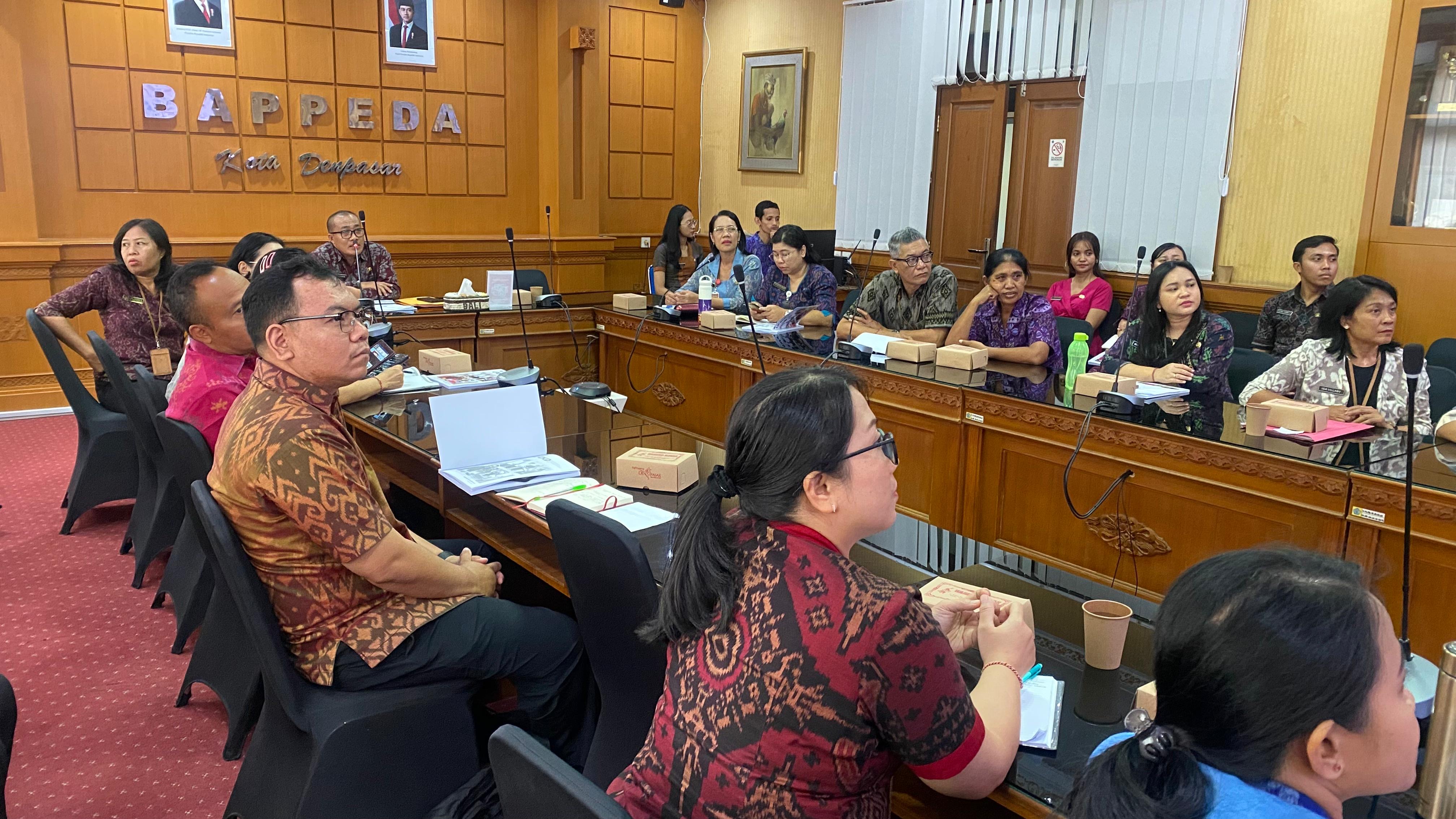 Diskominfos Kota Denpasar Hadiri Rapat Evaluasi Penanggulangan Kemiskinan Triwulan II