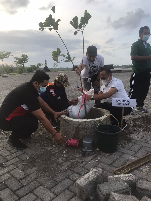 Penanaman Pohon dalam Rangka Bulan Bung Karno