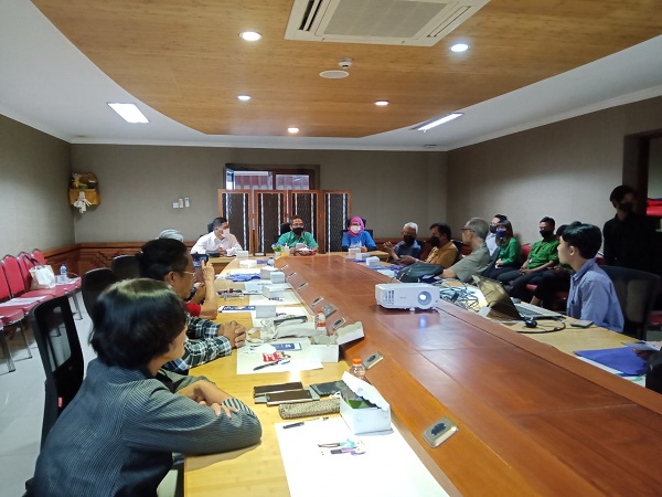 LANSIA RENTAN TERPAPAR HOAKS DAN KEJAHATAN DIGITAL