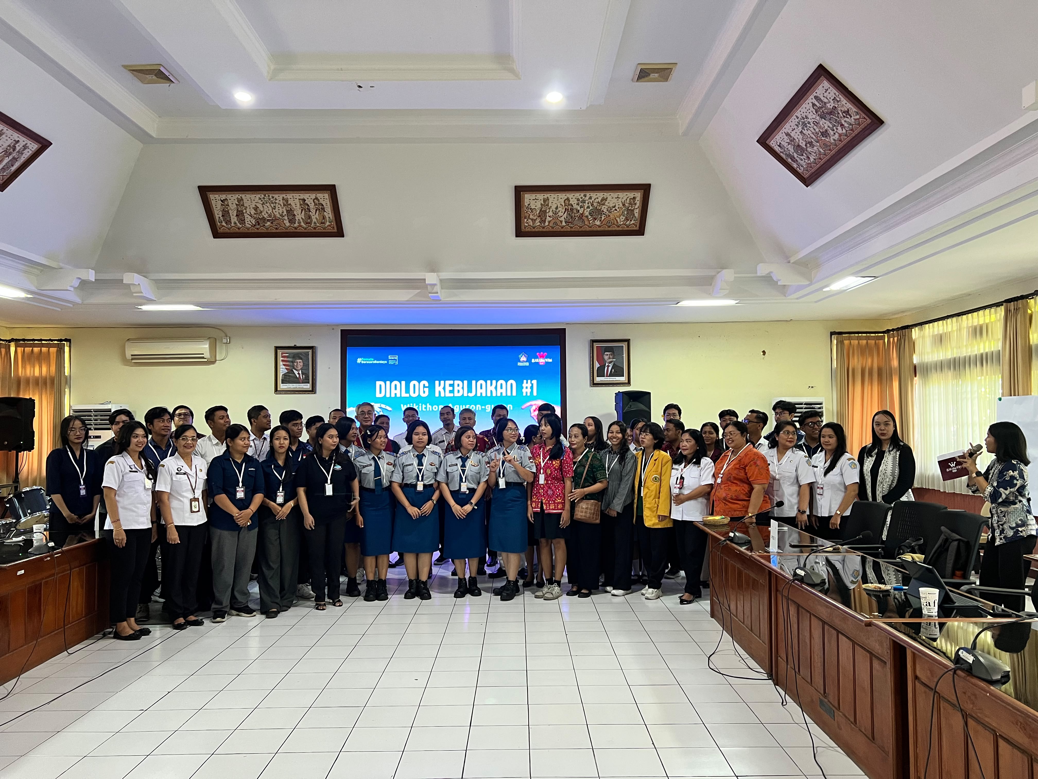 Dialog Kebijakan 1 Wikithon Partisipasi Publik Aguron Guron