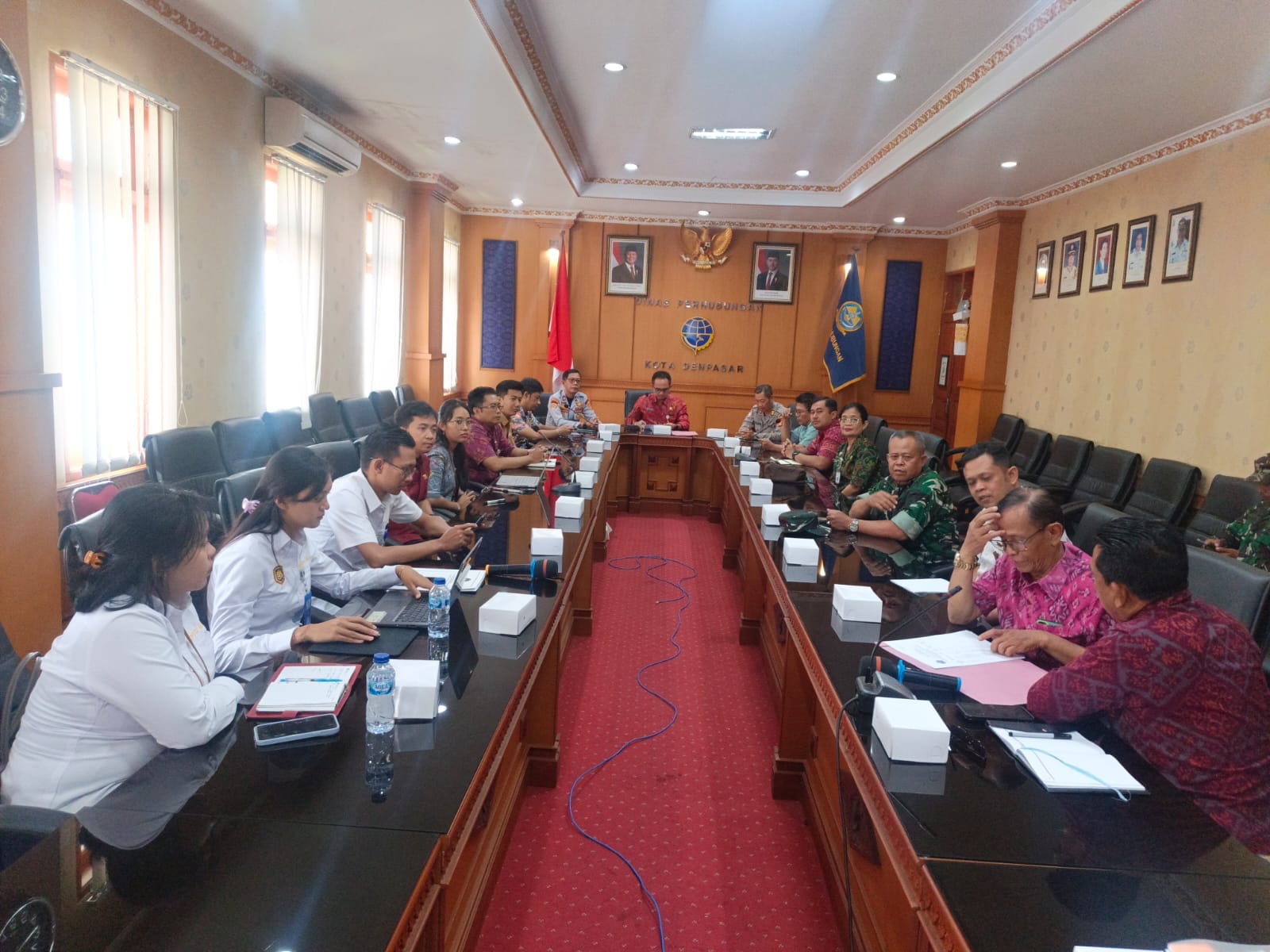 Rapat evaluasi kegiatan inspeksi audit dan sistem manajemen keselamatan perusahaan angkutan umum di Kota Denpasar