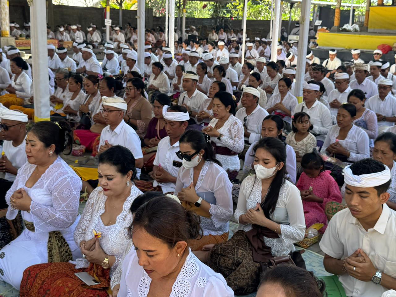 Bakti Penganyar di Pura Penataran Agung Rinjani, Lombok Utara