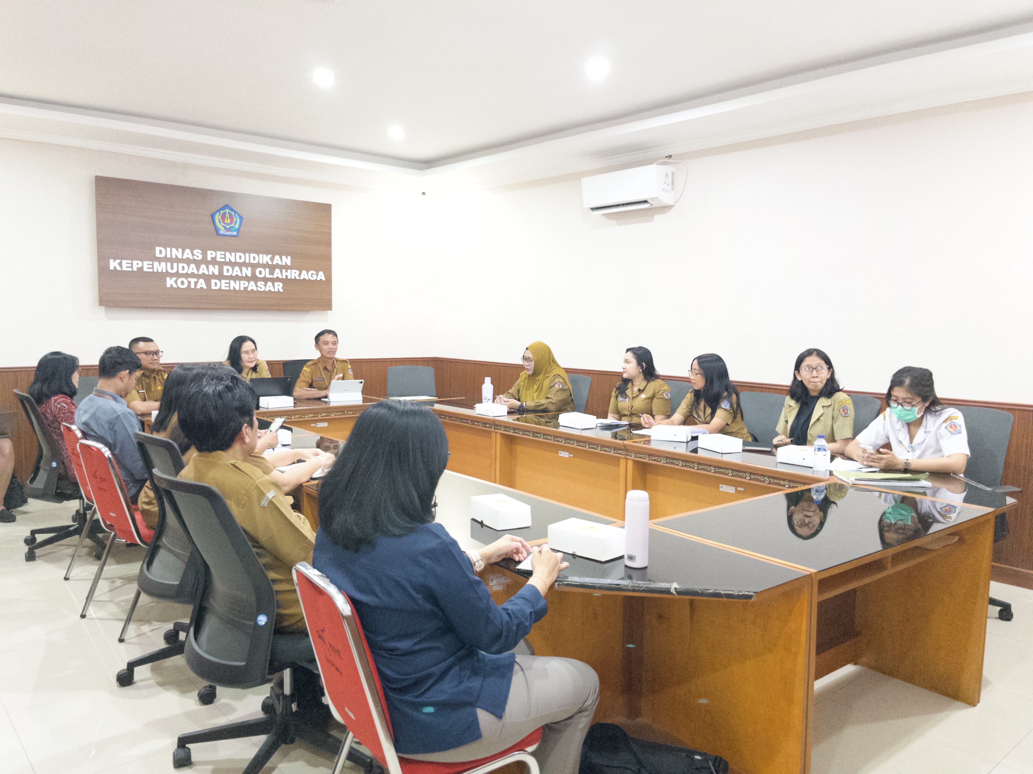 Rapat pembahasan dokumen kerja sama lintas sektor dalam rangka memfasilitasi pemenuhan 8 indikator PAUD HI di Satuan PAUD 